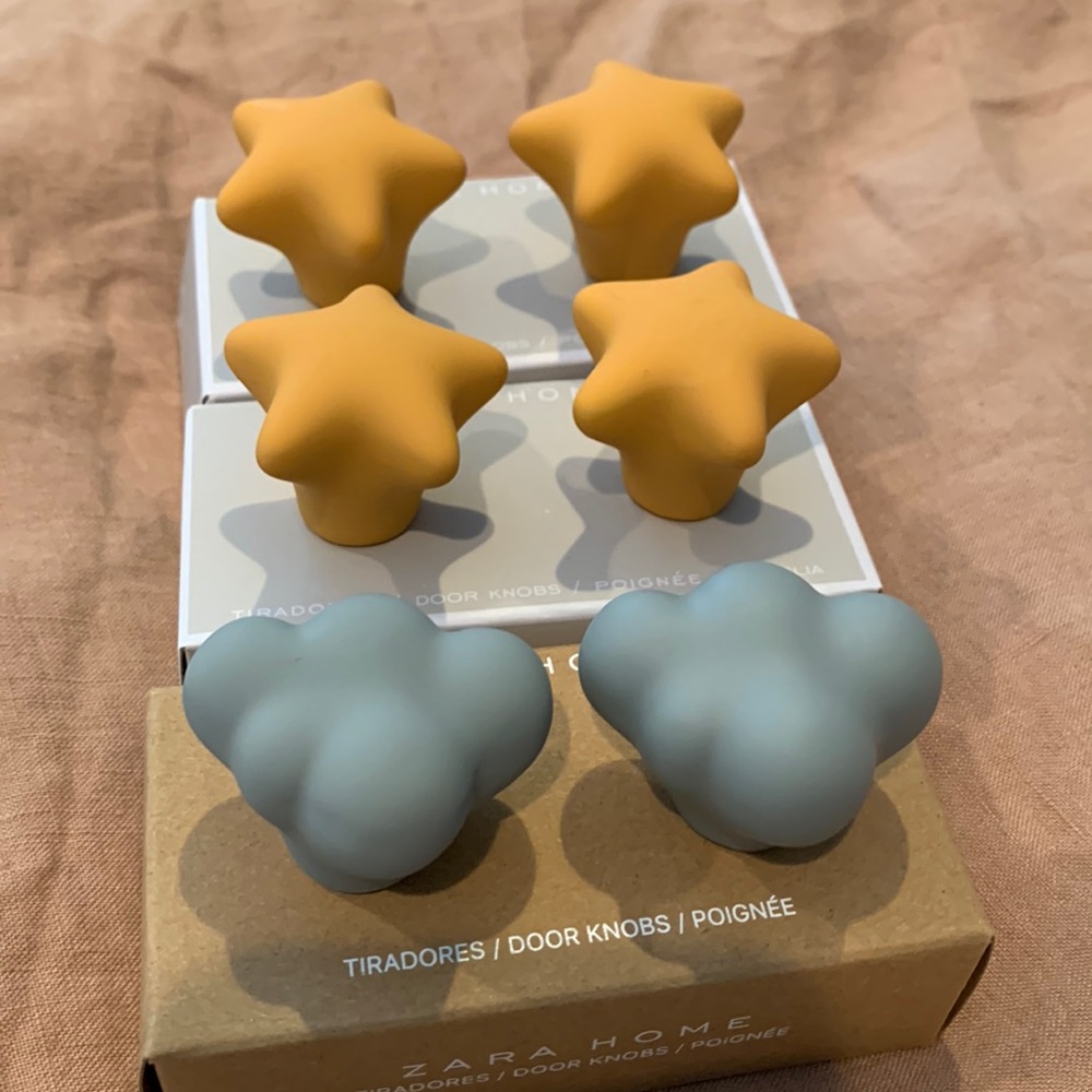 Zara Knobs in Star and Cloud Shapes 1.25” height